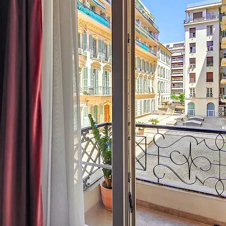 Lafayette Hotel 3*